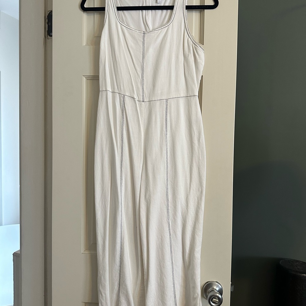 Elegant White Sleeveless Dress